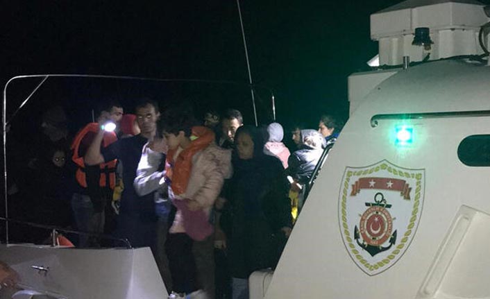 Lastik botta 48 kaçak göçmen yakalandı