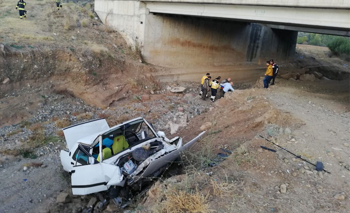 Yozgat’ta otomobil köprüden düştü