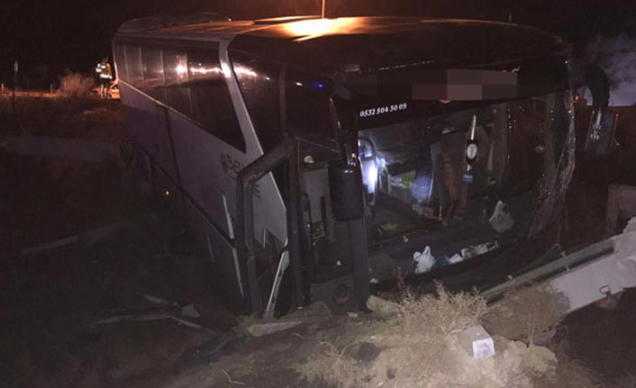 Taraftarları taşıyan otobüs kaza yaptı: 19 yaralı