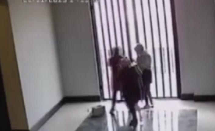 Kadın hırsızlar önce kameraya, sonra polise yakalandı