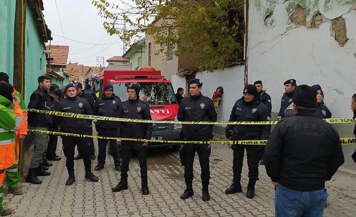 Kerpiç evde göçük: 3 kişi öldü