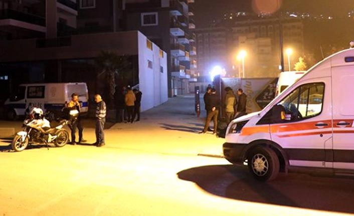 İzmir'de polis memuru ve kız arkadaşı evde ölü bulundu