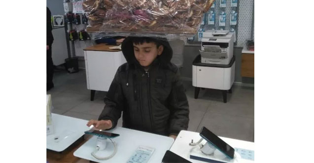 Yaşıtları bugün karne alıyor! Kırklareli'nde simit satan çocuk yürekleri burktu