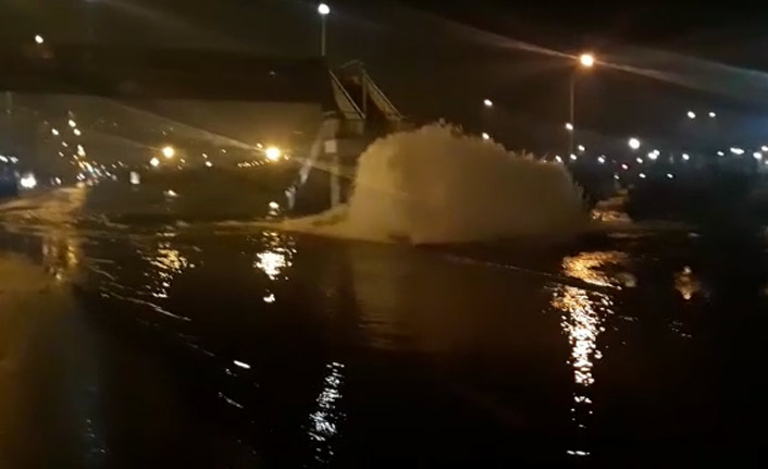 Son dakika! Trabzon'da Su hattı patladı! Yollar göle döndü!