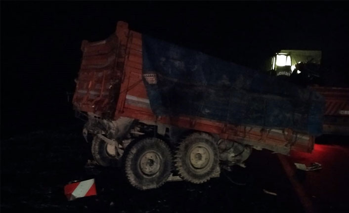 Konya'da tır ile traktör çarpıştı