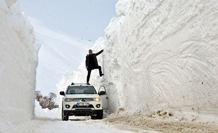  Yüksekova’da kar kalınlığı 6 metreyi geçti