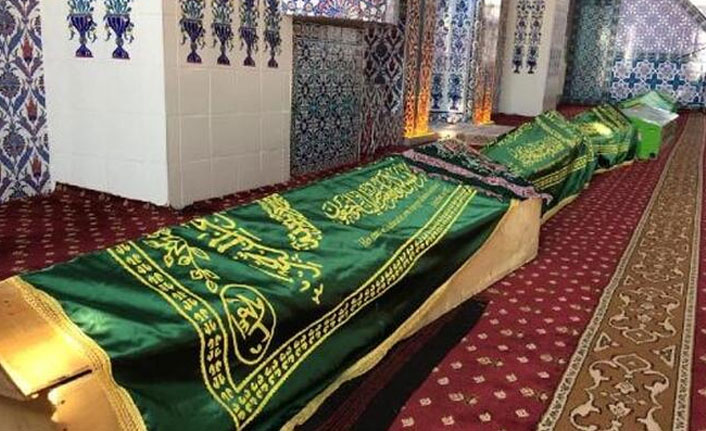 Depremde ölen 9 kişinin cenazeleri camiye getirildi!