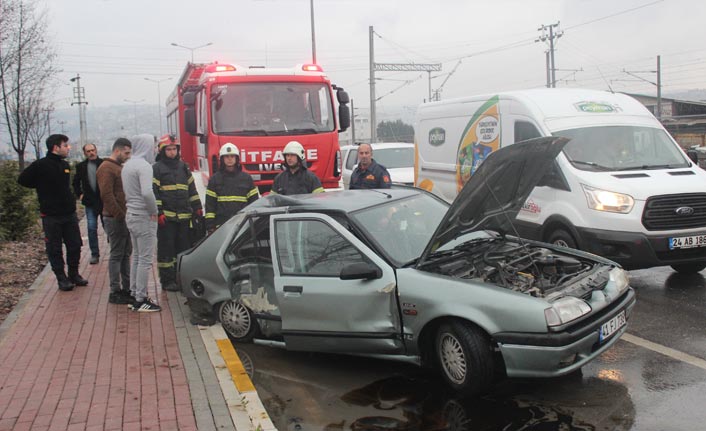 Kocaeli'de 3 aracın karıştığı trafik kazası