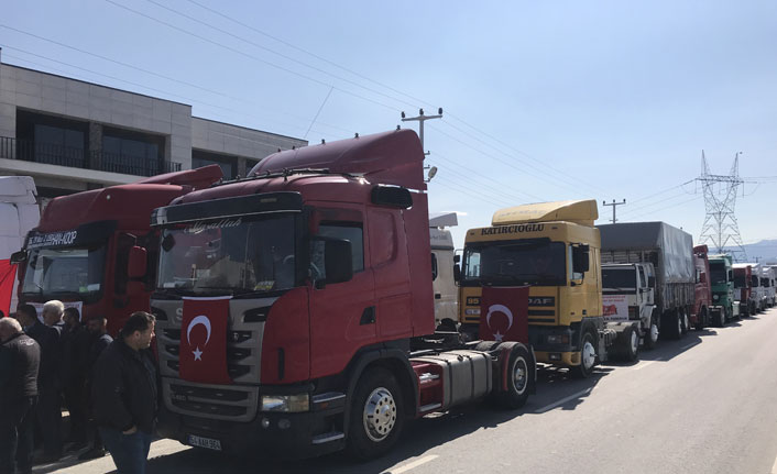 Türk askerine destek olmak için konvoy yaptılar