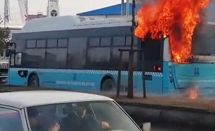 Belediye otobüsü, seyir halinde alev aldı