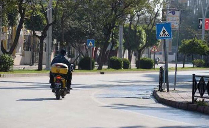 Adana'da sokaklar boş kaldı