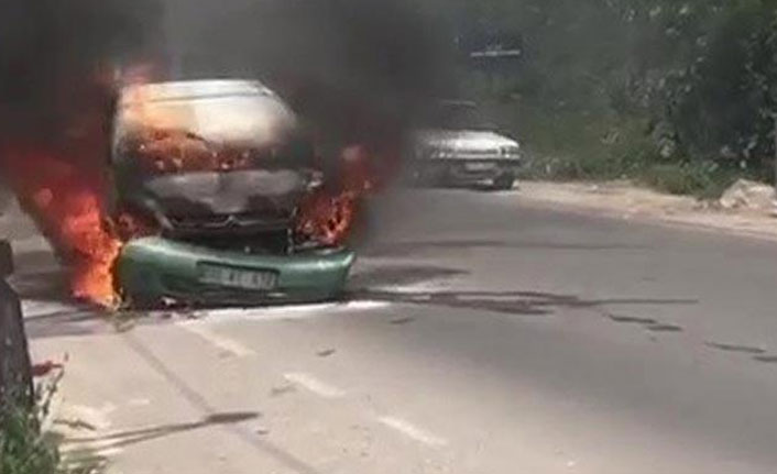 Park halindeki araç alev alev yandı!