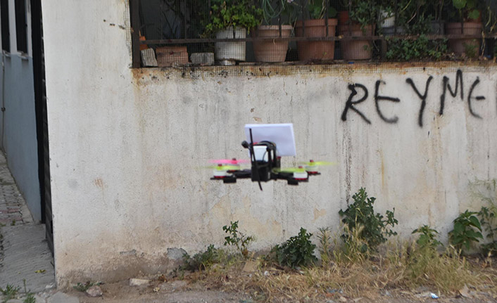 Drone ile çocuklara bayram harçlığı