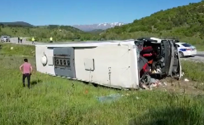 Erzincan'da Yolcu otobüsü devrildi: 19 Yaralı