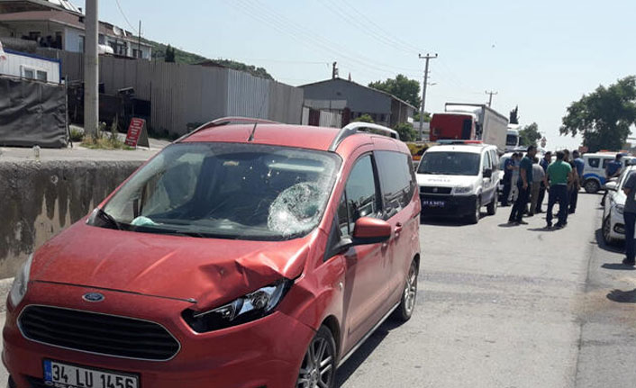 Trafik polisine hafif ticari araç çarptı