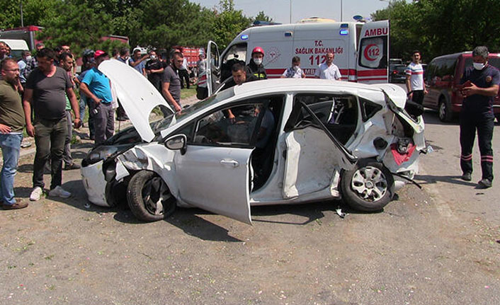 Konya'da otomobil ile taksi çarpıştı