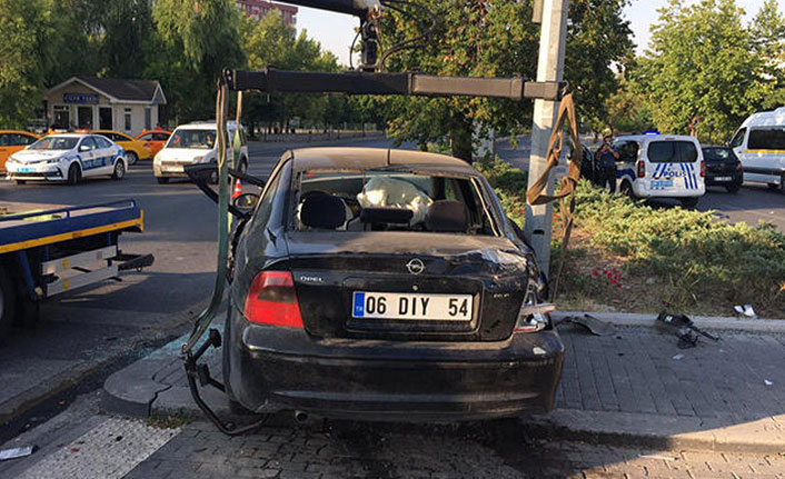 Ankara'da 2 otomobil çarpıştı