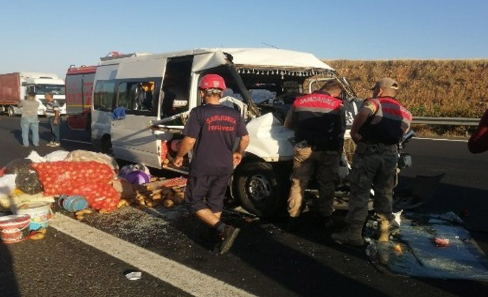 Tarım işçilerini taşıyan araç kaza yaptı: 11 yaralı