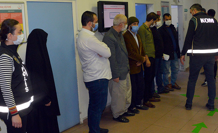 Kaçak klinik işleten Suriyeliler adliyede