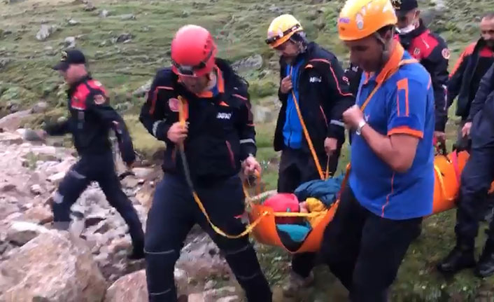 Kaçkarlarda uçuruma düşen Ukraynalı dağcılar kurtarıldı