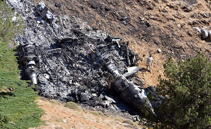 Türkiye'de düşen Rus yangın söndürme uçağının enkazı gömüldü