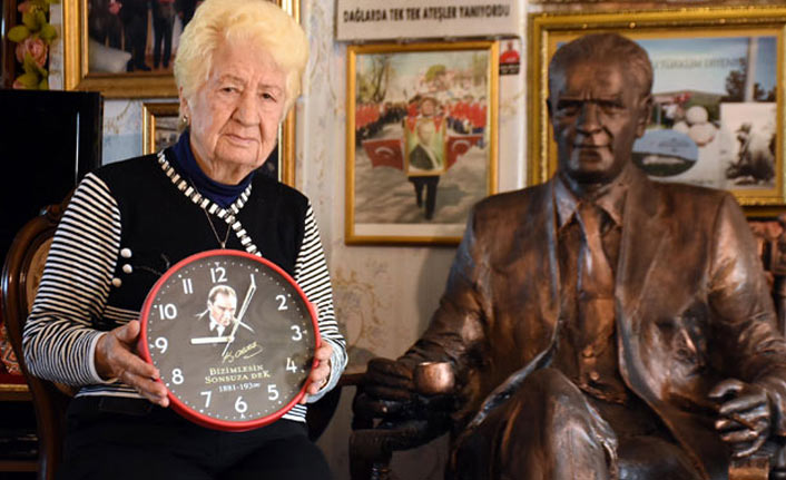 Atatürk müzesine çevirdiği evinde, tüm saatler 09.05'i gösteriyor