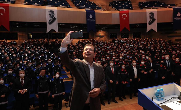 İmamoğlu yeni çalışma arkadaşlarına seslendi: “Bir kişinin değil, Türkiye Cumhuriyeti’nin memurusunuz”