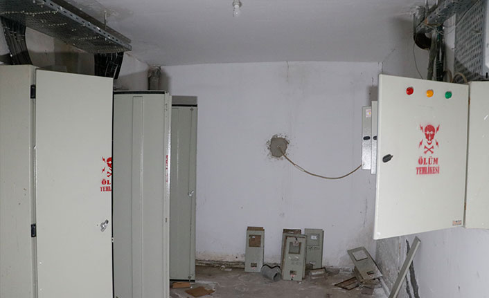 Hırsız apartmanın elektrik panosundaki kabloları çaldı, apartmanın bütün elektriği kesildi
