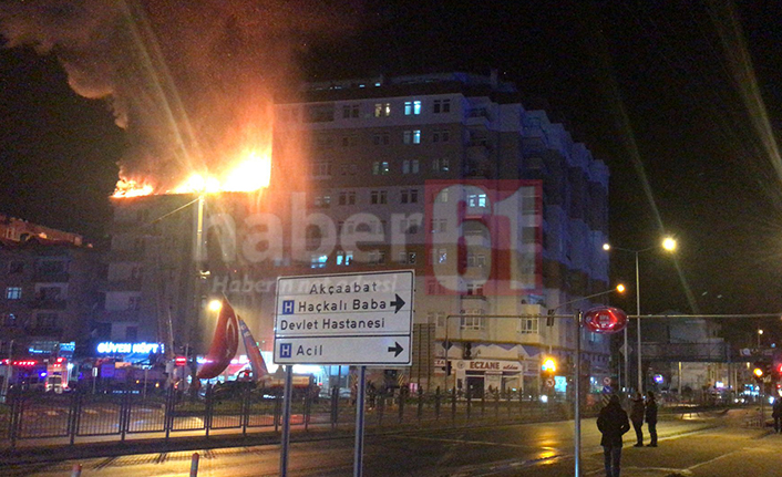 Trabzon'da korku dolu anlar! 5 katlı apartmanın çatısında yangın