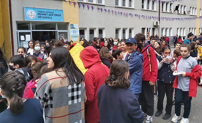 Öğrencilerden Ağaoğlu'na Avcı'ya Trabzonsporlu futbolculara mektup