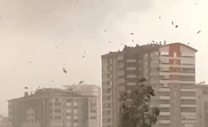 Ankara'da aniden bastıran yağış hayatı felç etti!