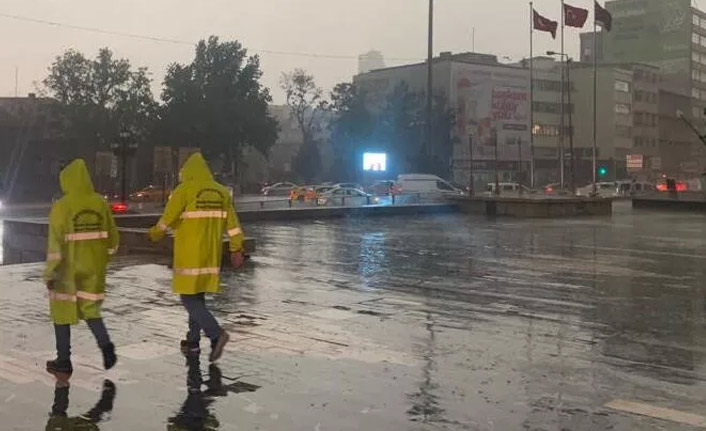 Ankara'da eğitime yağış engeli