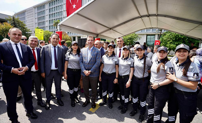 Ekrem İmamoğlu, kurum çalışanlarıyla bayramlaştı