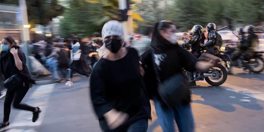 AB'den İran'a çağrı: Protestoculara şiddeti durdur, interneti aç