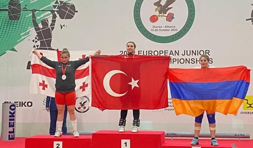 Milli halterci Sara Yenigün Avrupa şampiyonu oldu