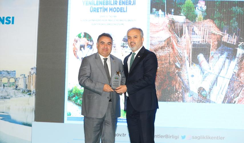 Trabzon Büyükşehir Belediyesi ödülünü aldı