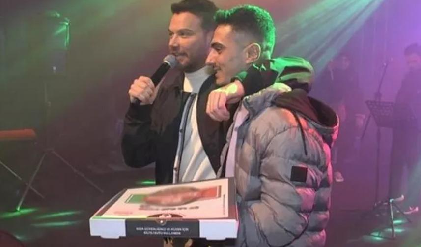 Artvin'e konsere gelen Sinan Akçıl sahneye pizza sipariş etti!