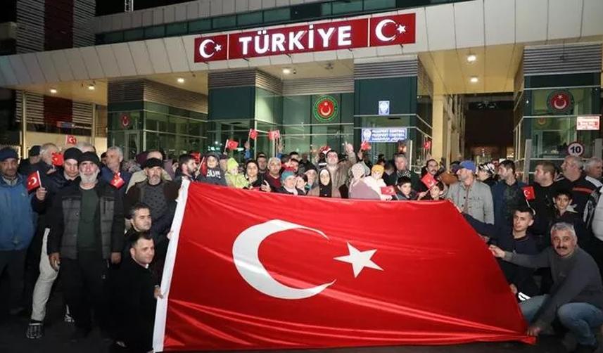 Dışişleri açıkladı: Herson'dan tahliye edilen Ahıska Türkleri Türkiye'de