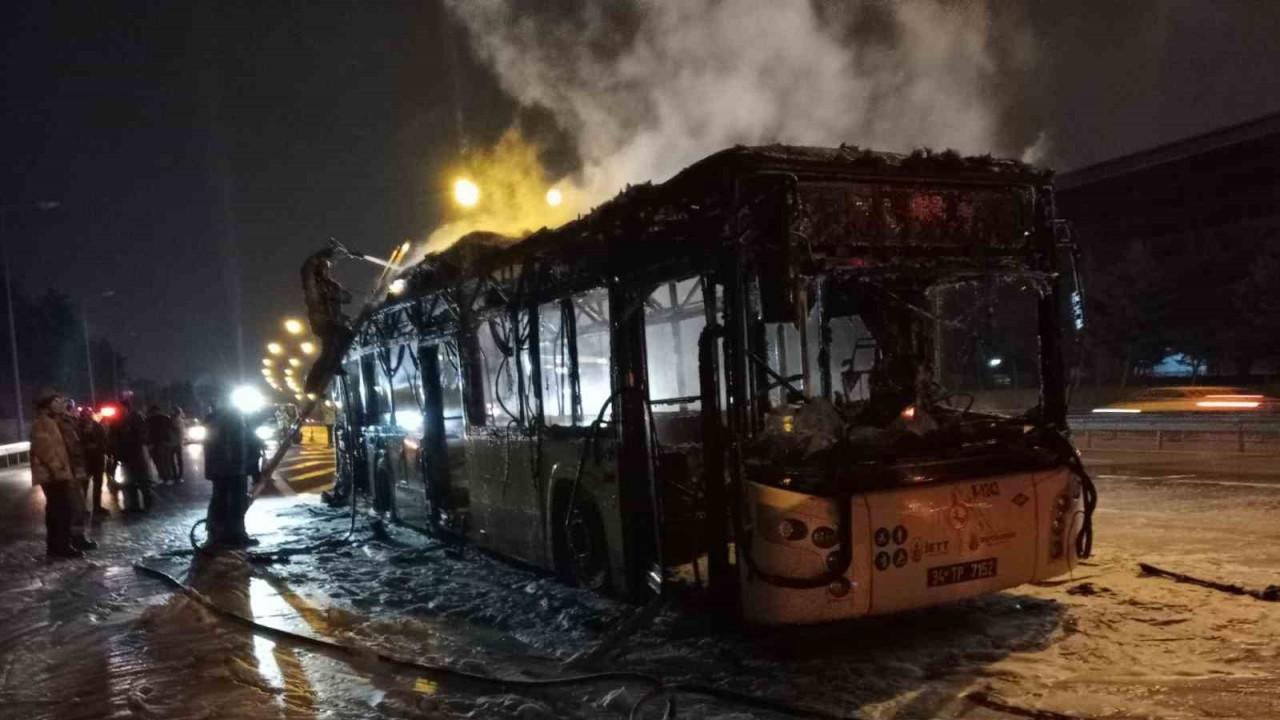 İstanbul'da İETT otobüsünde patlamalar meydana geldi