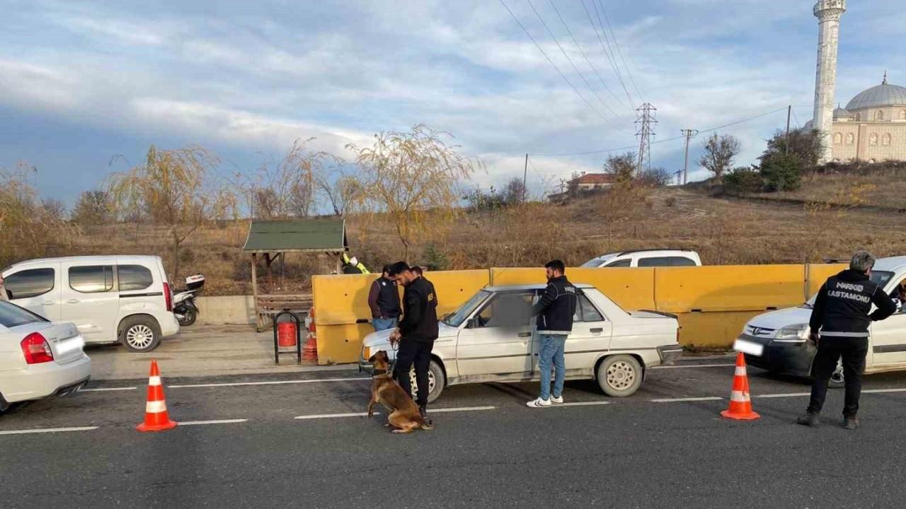 Kastamonu’da uyuşturucu arama köpeği "CEKU" ile denetimler devam ediyor