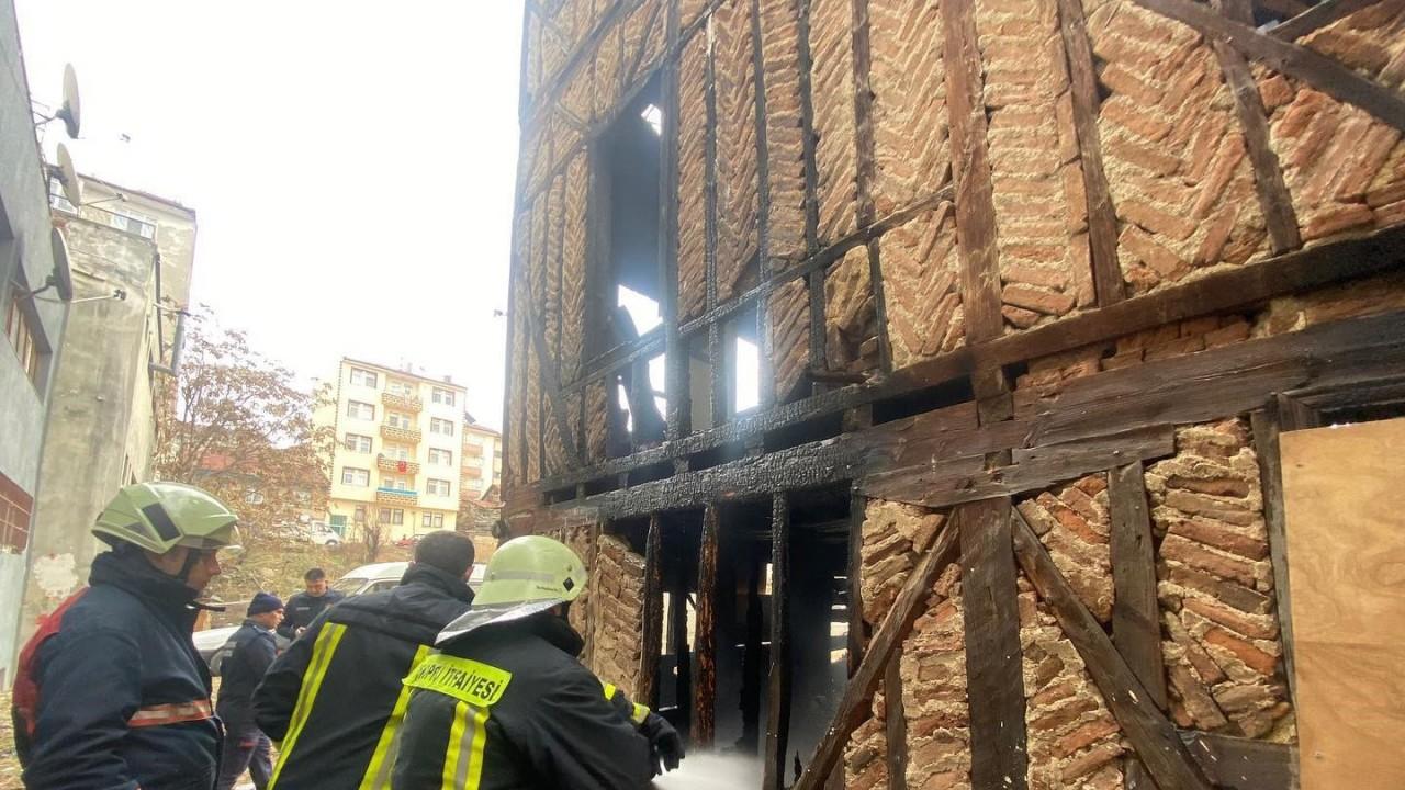 Metruk binada çıkan yangın söndürüldü