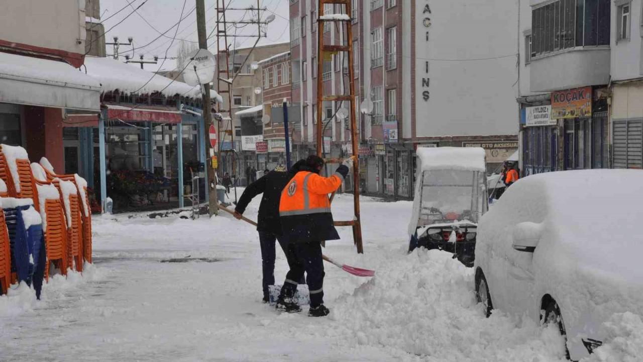 Bulanık’ta kar yağışı: 89 yerleşim yerinin yolu kapandı