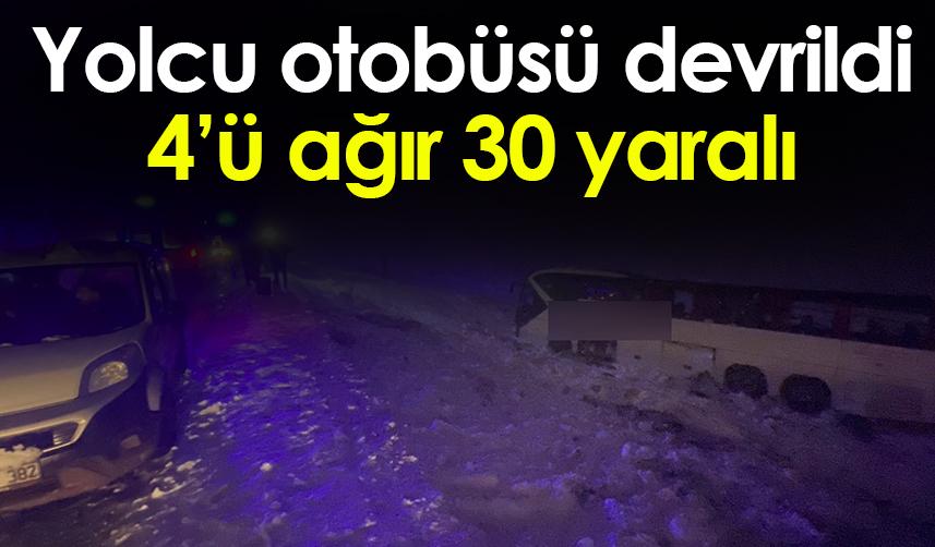 Diyarbakır'da feci kaza! Yolcu otobüsü devrildi!