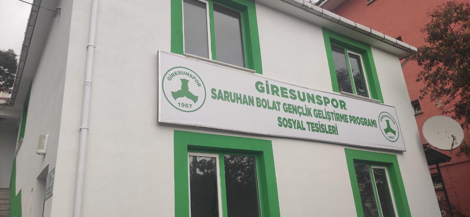 Depremde hayatını kaybeden Saruhan Bolat'ın adı Giresunspor'un altyapı tesisine verildi