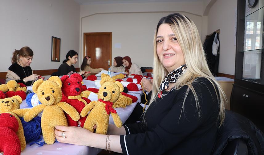 Samsun'da depremzede çocuklar için örgü oyuncaklar yapılıyor