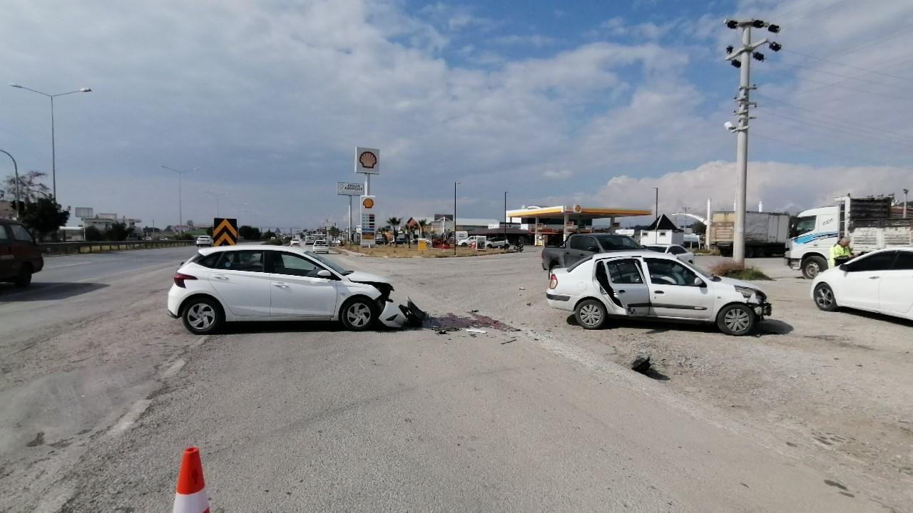 Manavgat’ta 2 kişinin yaralandığı trafik kazası