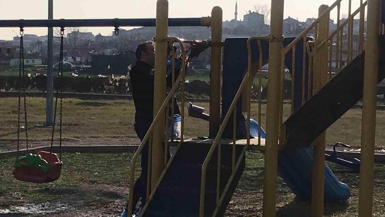 Edirne’de çocuk parkını yakan şüpheli yakalandı