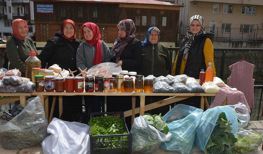 Trabzon'da ÇAYDER Kadın Kooperatifi ürünleri pazarda satılıyor
