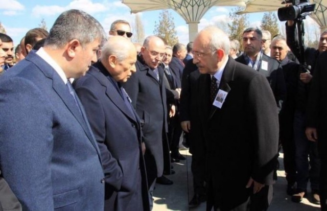 Bahçeli şehit cenazesinde Kılıçdaroğlu'nun elini sıkmadı.