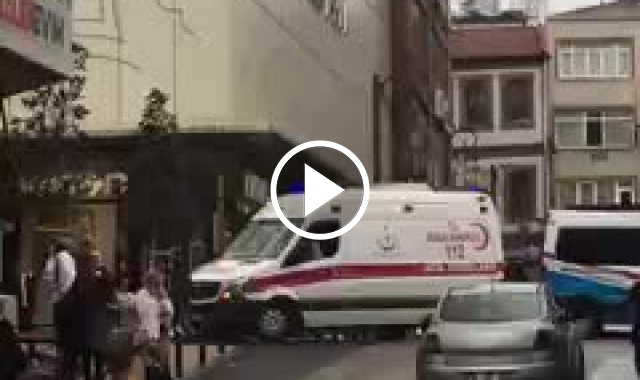 Maraş caddesine giremeyen Ambulansın görüntüsü